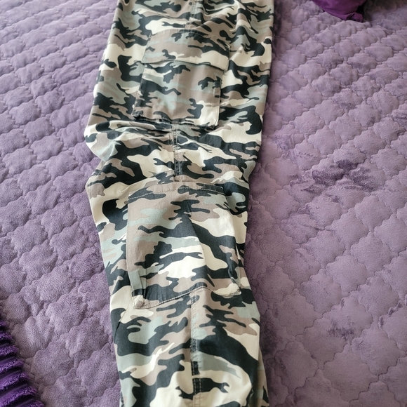 Pre-loved forever 21 camo pants sz XL - Picture 10 of 11